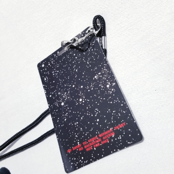 Sz Large - Travis Scott Astroworld Season Pass T-shirt - Black - w/ lanyard NEW - Picture 7 of 9